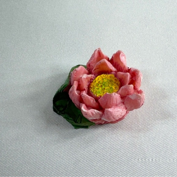 Miniature Pink Waterlily Ceramic - Picture 1 of 5
